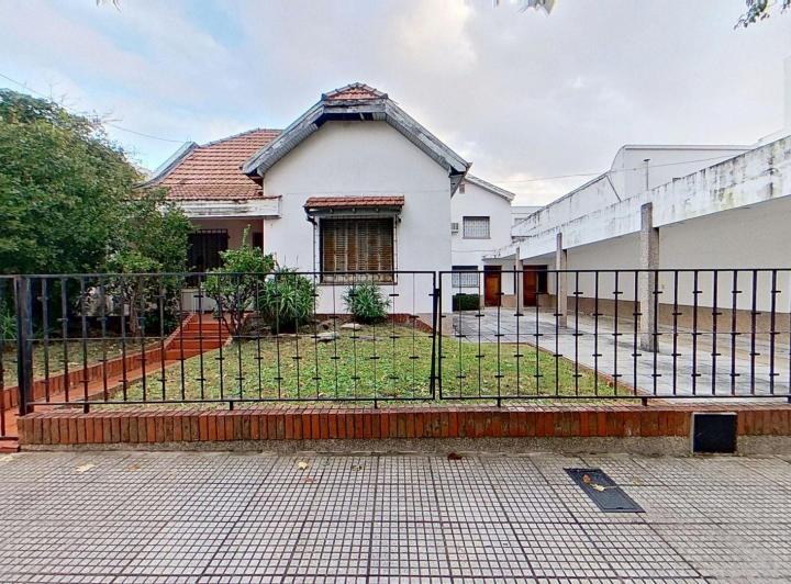 Casa · 330m² · 4 Ambientes · 2 Cocheras