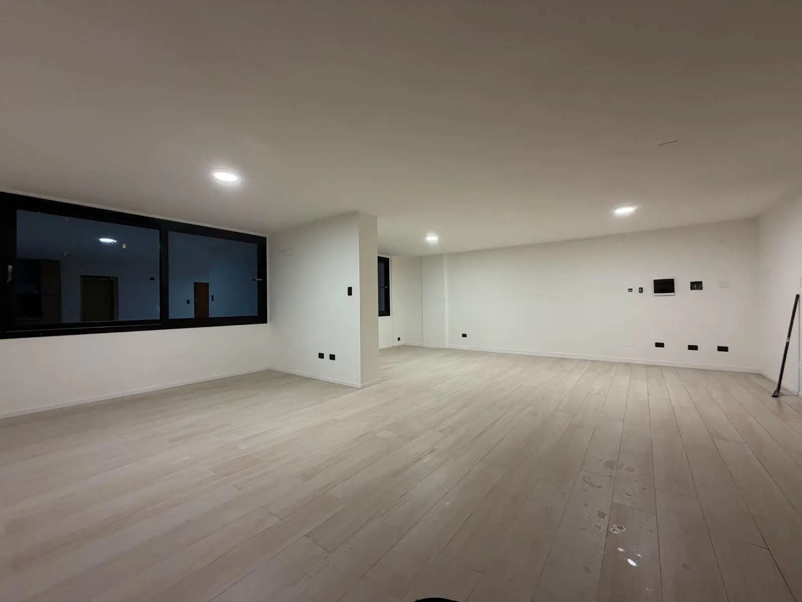 ALQUILO OFICINA TOTALMENTE REMODELADA EN CAÑADA