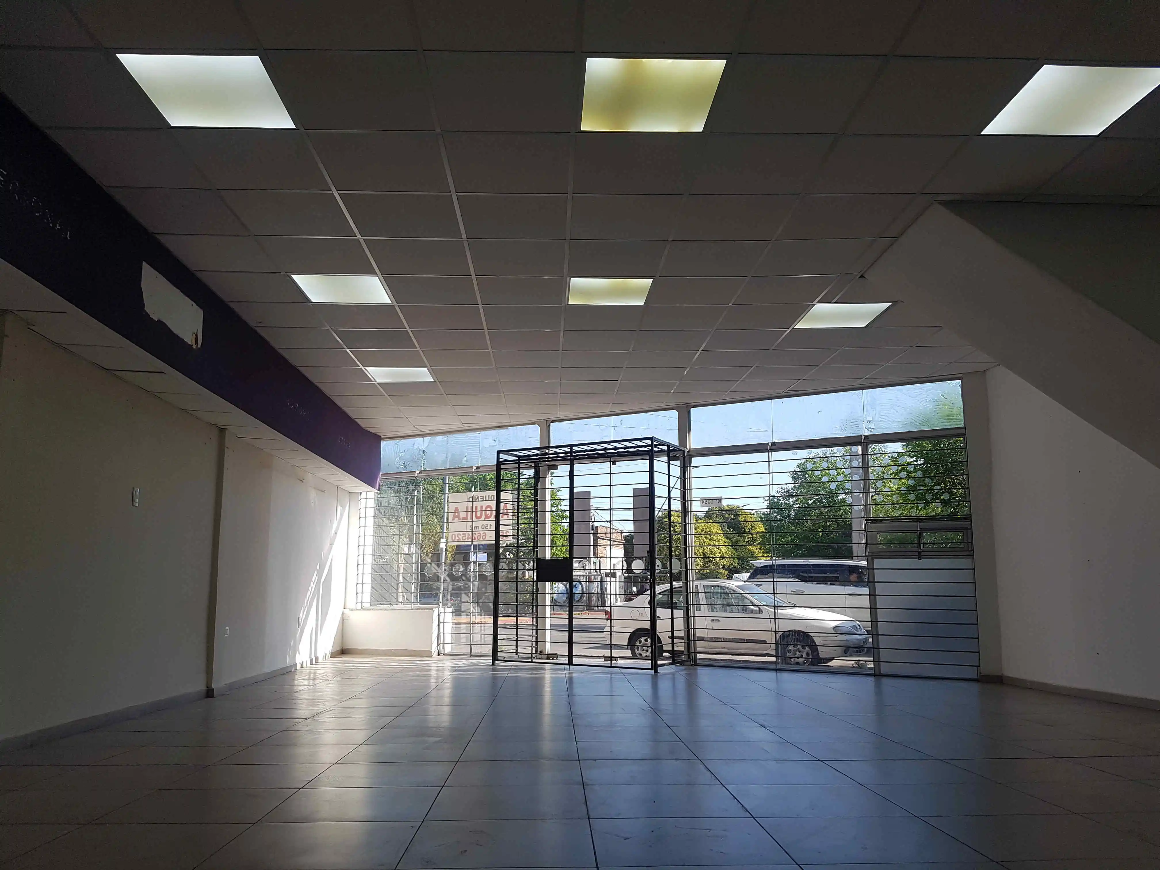 Dueño-150m2-8 mts Vidriera-Isabel la Catolica 1054