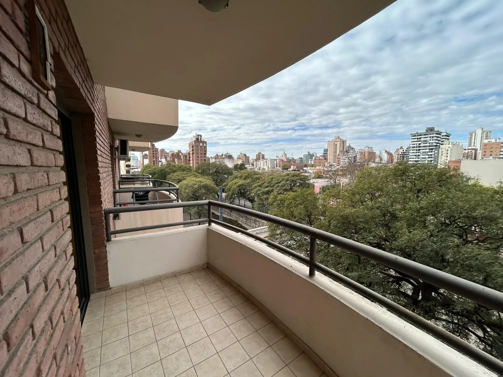 ALQUILER| Departamento 1 Dormitorio  en barrio Güemes - TAP6327433