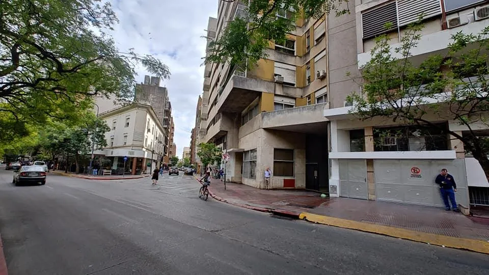 ALQUILA A 100 MTS. DE LA PLAZA DE LA INTENDENCIA