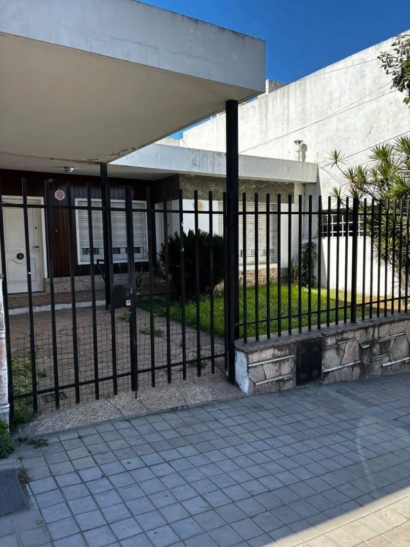 CASA A RECICLAR EN VENTA