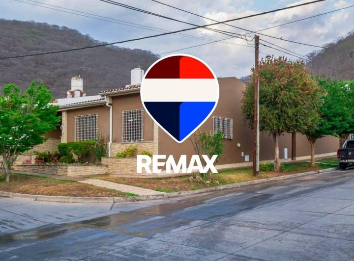 Casa · 135m² · 6 Ambientes · 1 Cochera