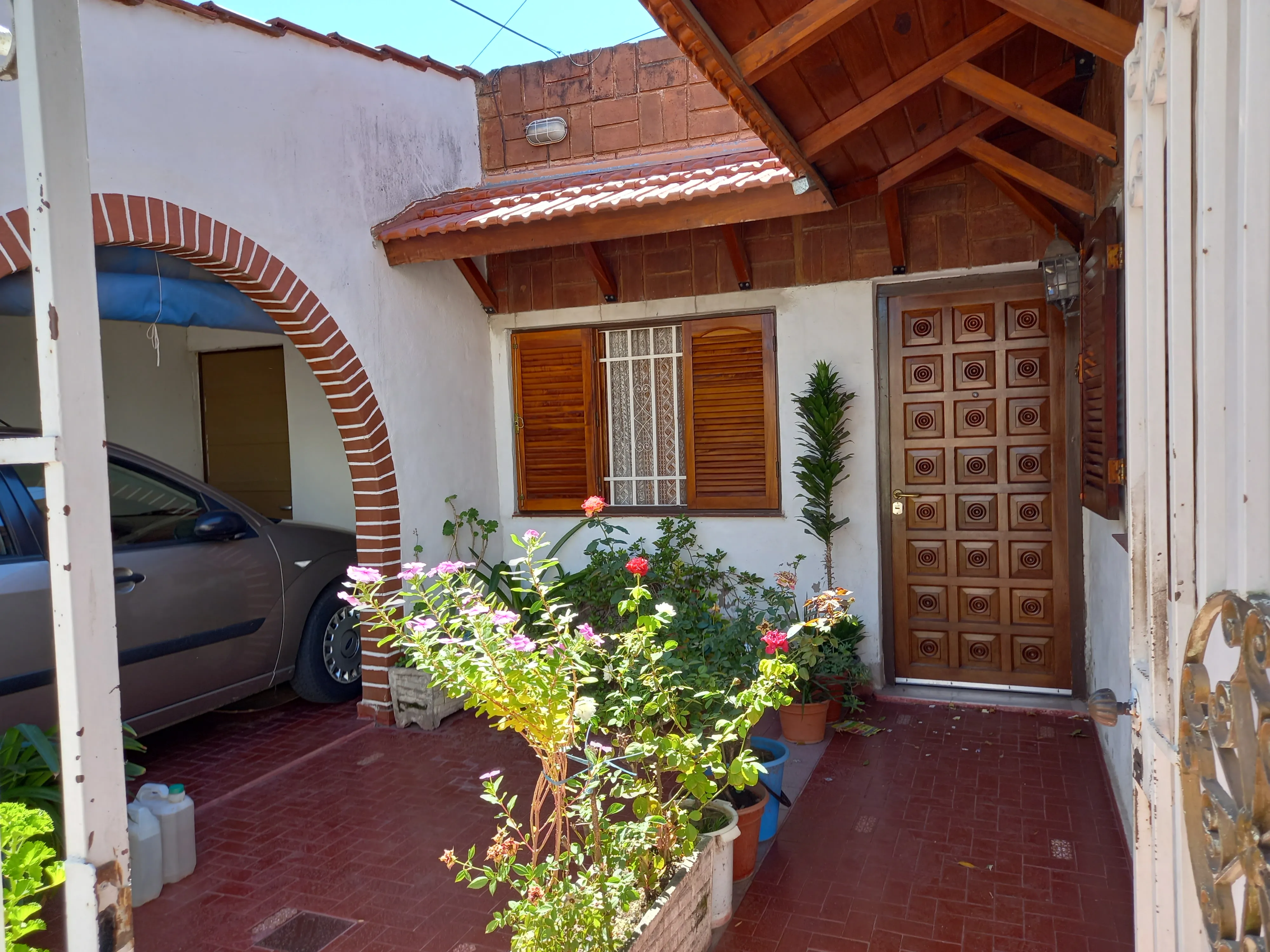 VENDO O PERMUTO  CASA EN BARRIO ALTO GENERAL PAZ - 3 DORMITORIOS