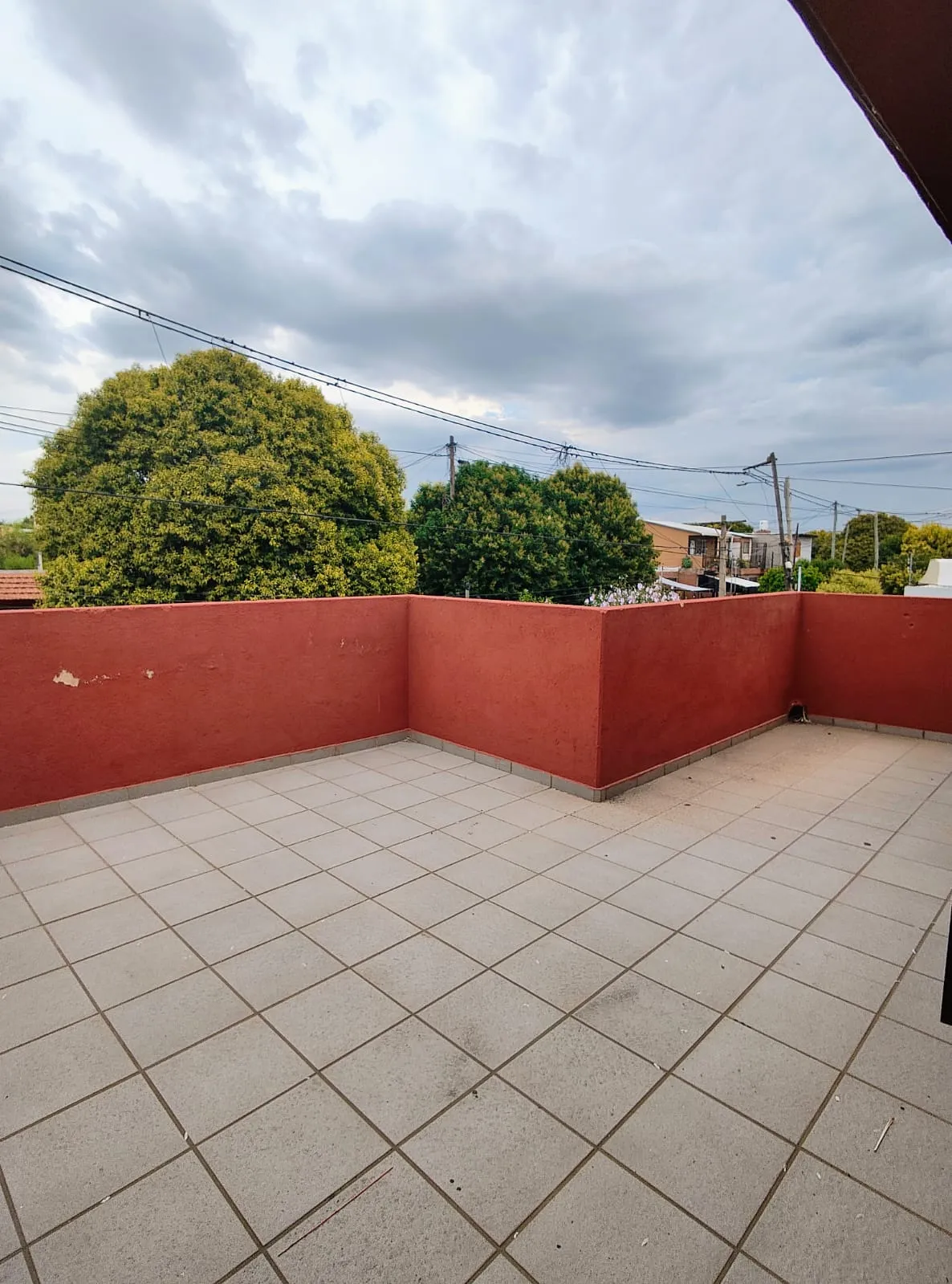 Se alquila departamento en barrio Las Flores . 2 habitaciones 2 baños. Balcon y terraza cocina_ comedor