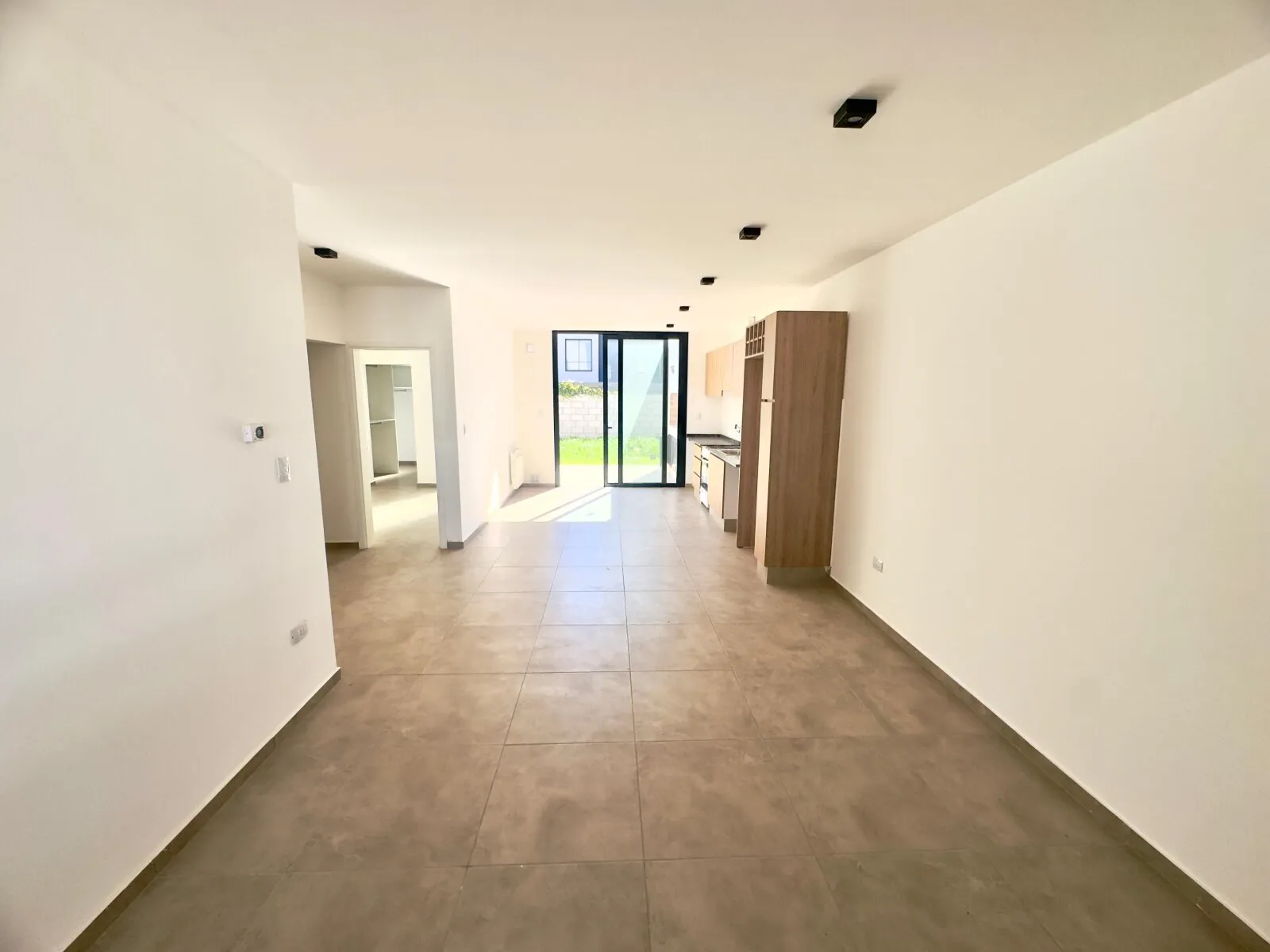 Dúplex a estrenar 2 dorm planta baja patio cochera Solares de Manantiales