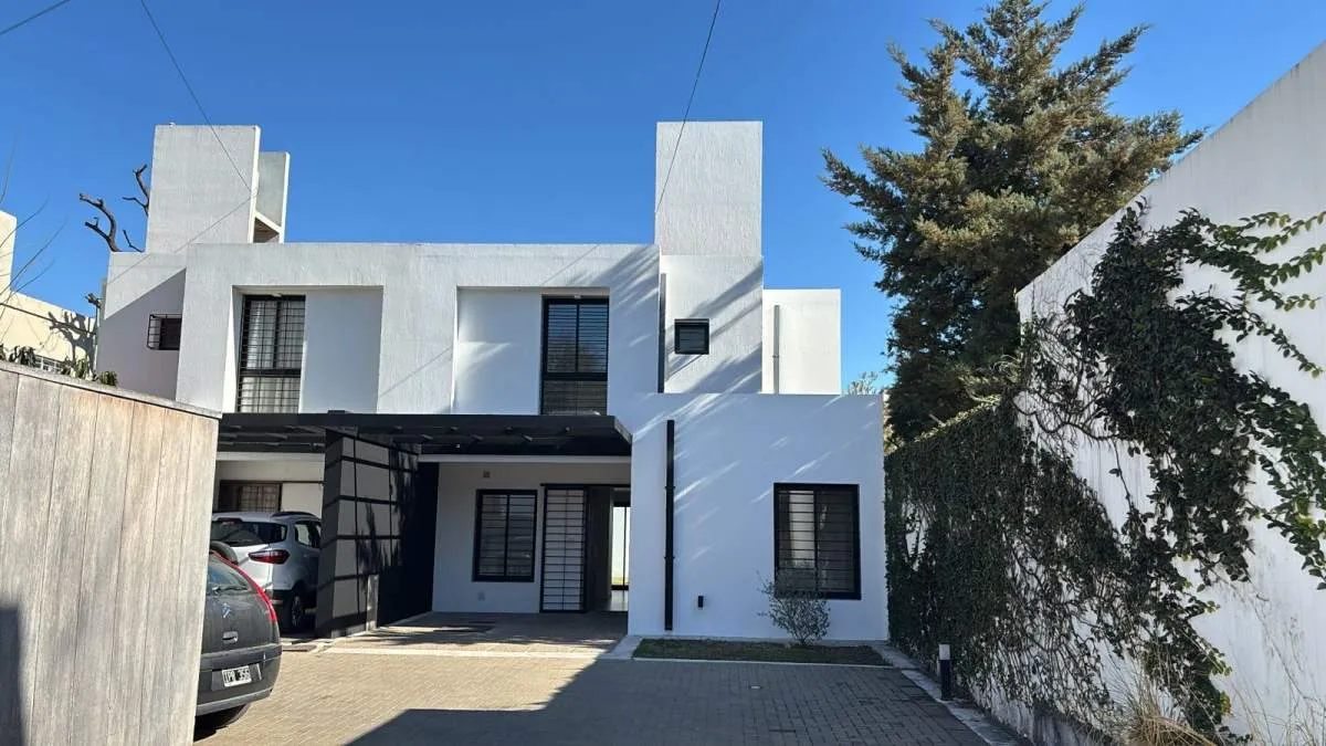 DUPLEX EN ALQUILER DE 3 DORMITORIOS, EXCELENTE CALIDAD CONSTRUCTIVA Y DISEÑO!!!
