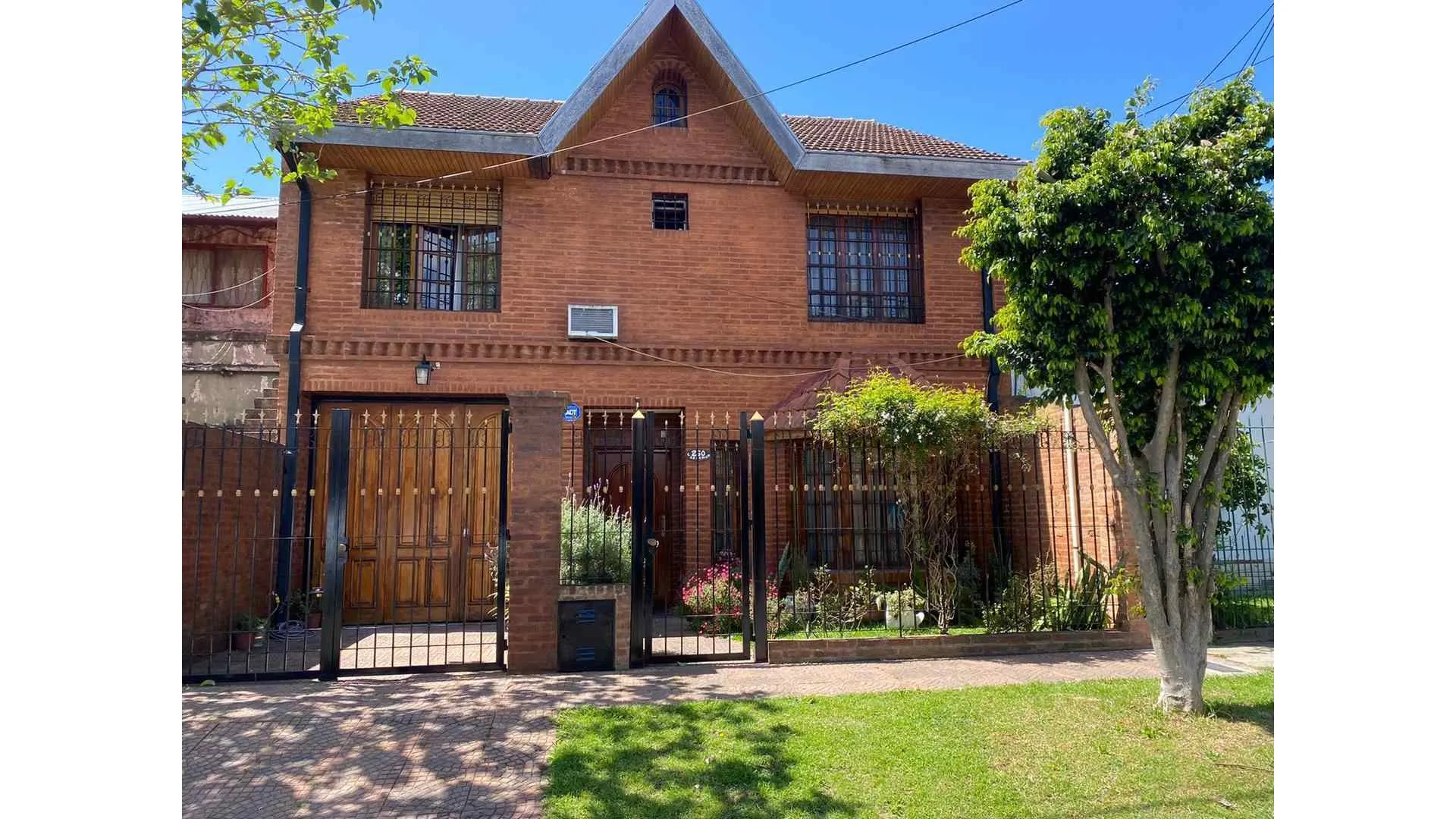 EXCETE ACCESO - 4 DORM - JARDIN QUINCHO PILETA