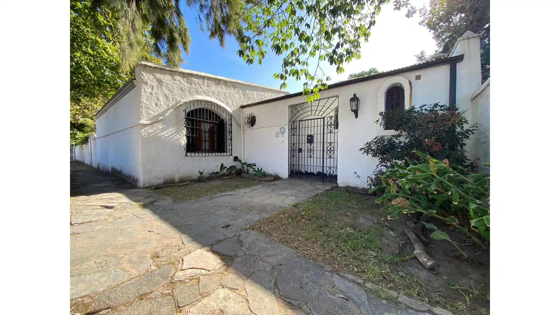 CASA QUINTA CON EXCELENTE JARDIN! 3300mts lote, ARBOLES!