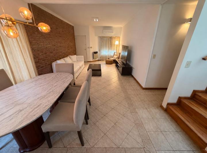 Casa · 354m² · 6 Ambientes · 1 Cochera