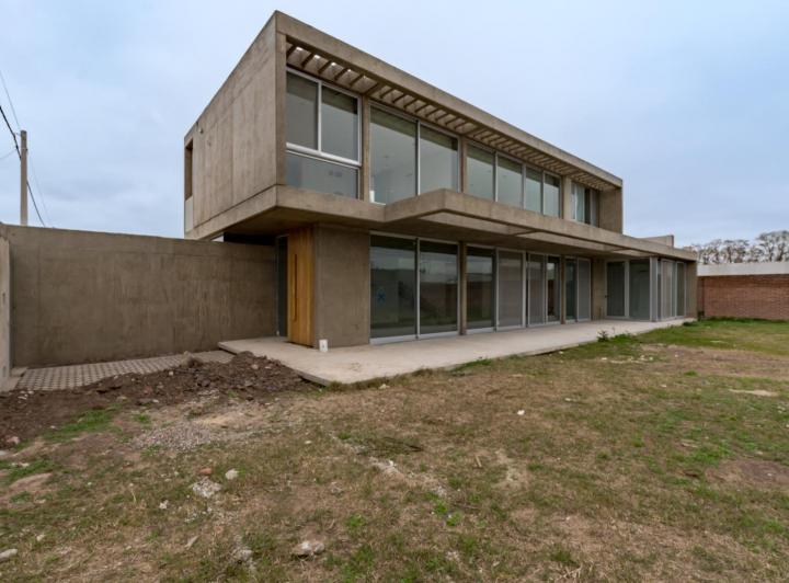 Casa · 301m² · 5 Ambientes · 2 Cocheras