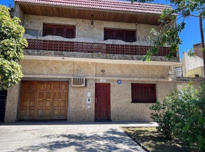 Casa · 190m² · 6 Ambientes · 1 Cochera