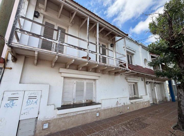 Casa · 220m² · 6 Ambientes · 1 Cochera