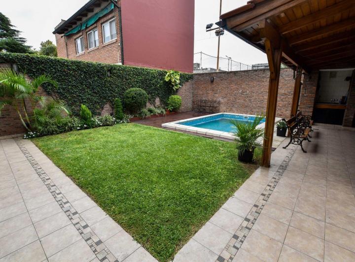 Casa · 289m² · 7 Ambientes · 3 Cocheras