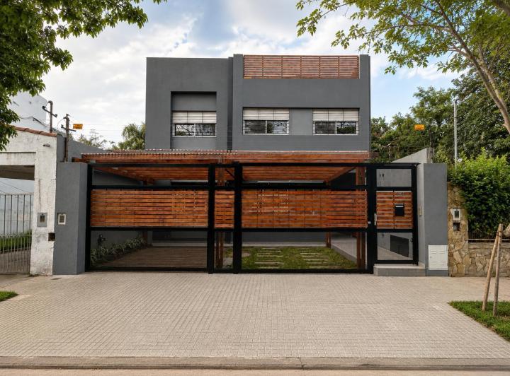 Casa · 155m² · 5 Ambientes · 2 Cocheras