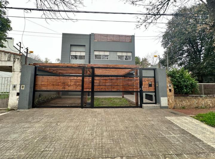 Casa · 232m² · 5 Ambientes · 2 Cocheras