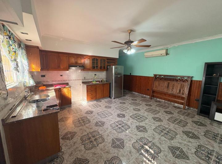 Casa · 164m² · 6 Ambientes · 4 Cocheras