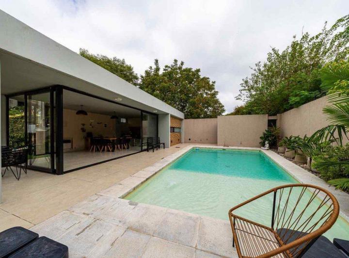 Casa · 260m² · 5 Ambientes · 1 Cochera