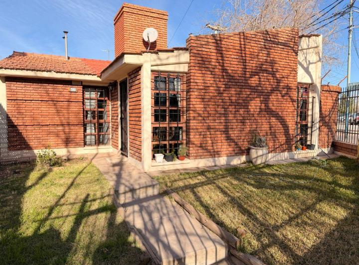 Casa · 160m² · 4 Ambientes · 2 Cocheras