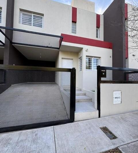 Casa · 130m² · 6 Ambientes · 1 Cochera