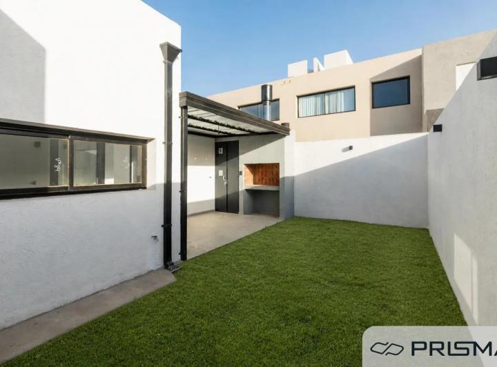 Casa · 70m² · 3 Ambientes · 1 Cochera
