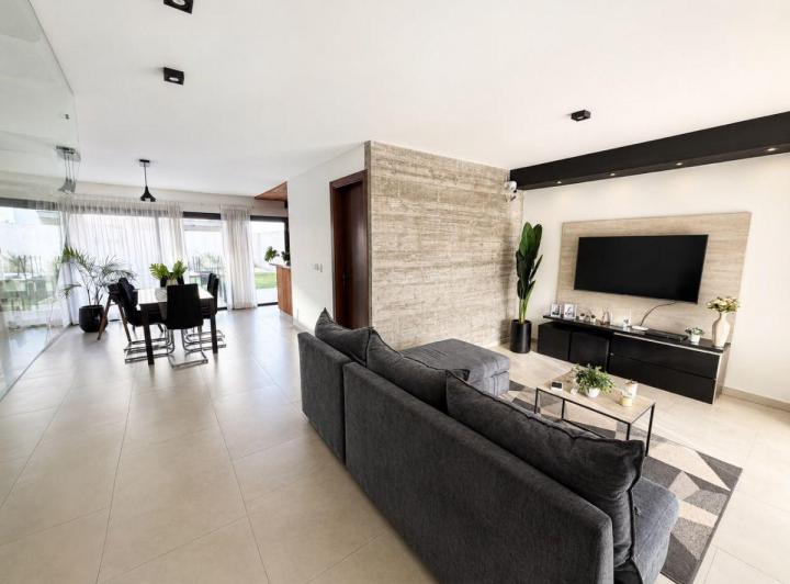 Casa · 173m² · 6 Ambientes · 2 Cocheras