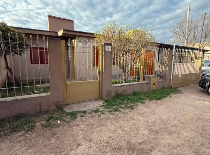 Casa · 150m² · 2 Ambientes · 1 Cochera