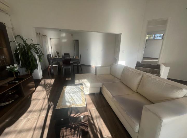 Casa · 1000m² · 4 Ambientes · 1 Cochera