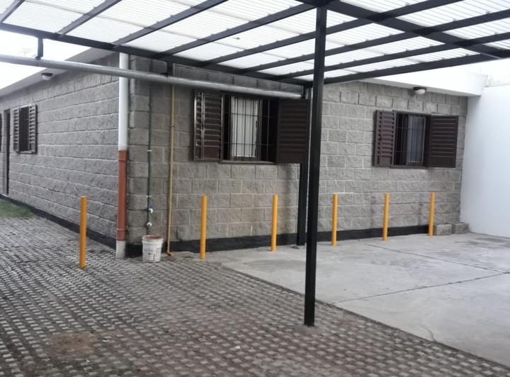 Casa · 80m² · 8 Ambientes · 1 Cochera