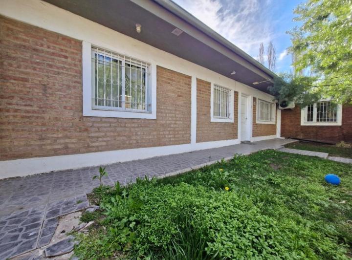 Casa · 161m² · 5 Ambientes · 2 Cocheras