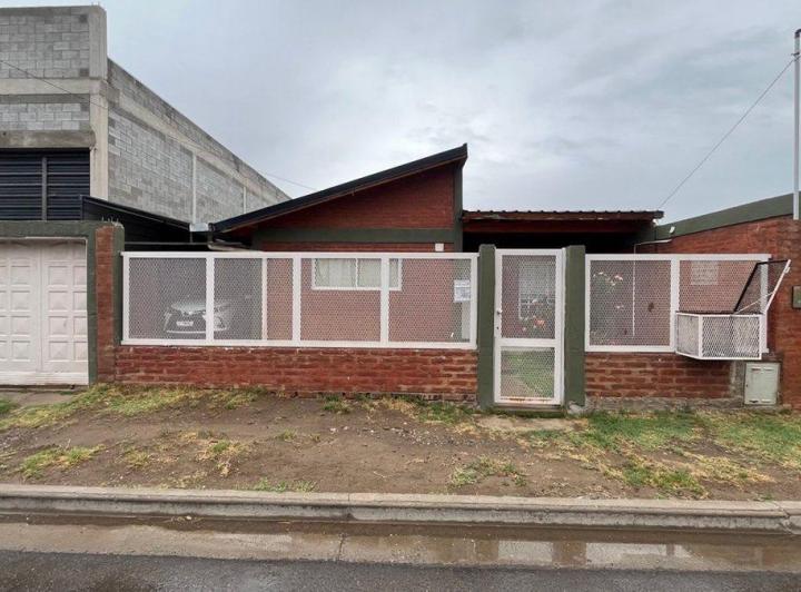 Casa · 131m² · 6 Ambientes · 3 Cocheras