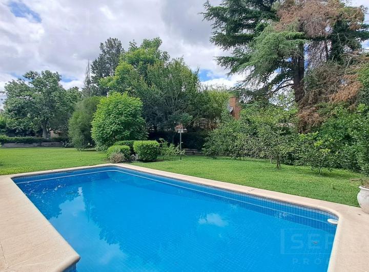 Terreno · 709m² · 5 Ambientes · 2 Cocheras