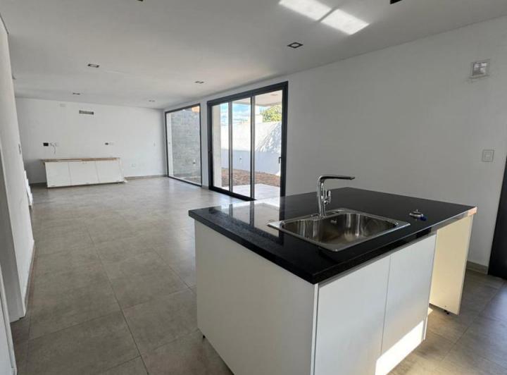 Casa · 174m² · 4 Ambientes · 2 Cocheras