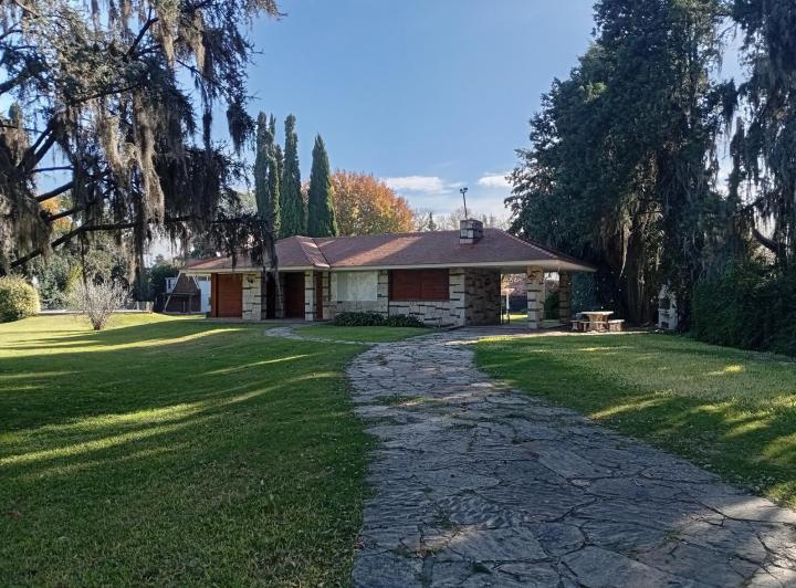 Casa · 180m² · 4 Ambientes · 1 Cochera