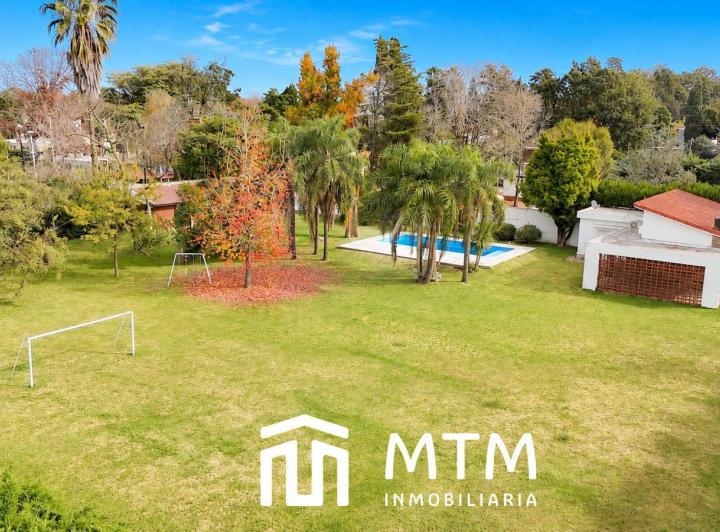 Casa · 214m² · 2 Dormitorios · 2 Cocheras