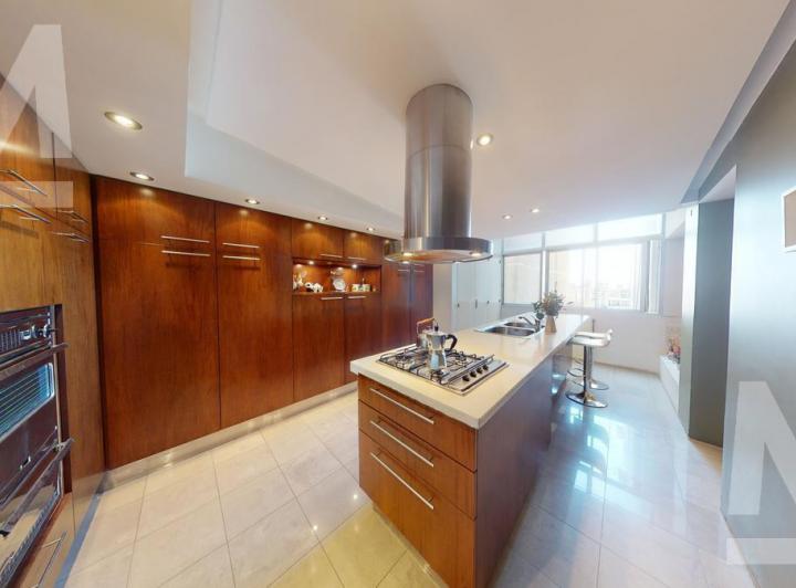 Departamento · 200m² · 4 Dormitorios · 1 Cochera