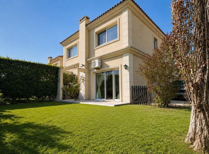 Casa · 80m² · 3 Ambientes · 2 Cocheras