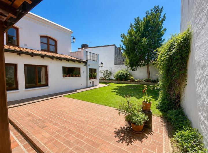 Casa · 314m² · 6 Ambientes · 2 Cocheras