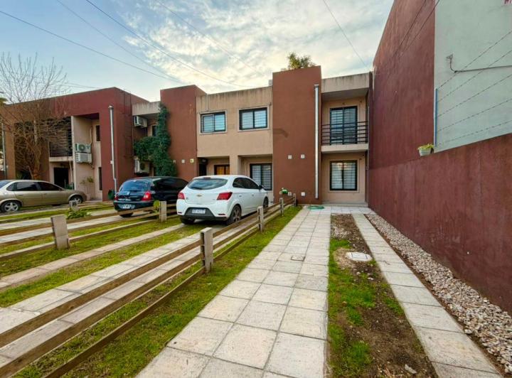 Casa · 75m² · 3 Ambientes · 2 Cocheras
