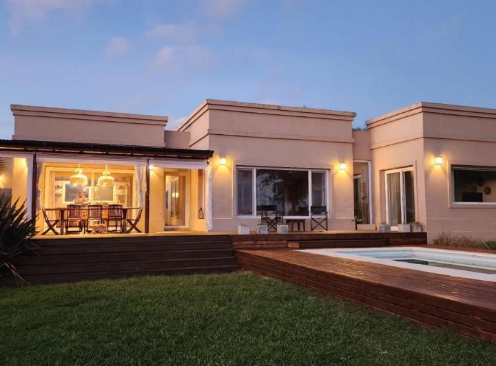 Casa · 200m² · 4 Ambientes