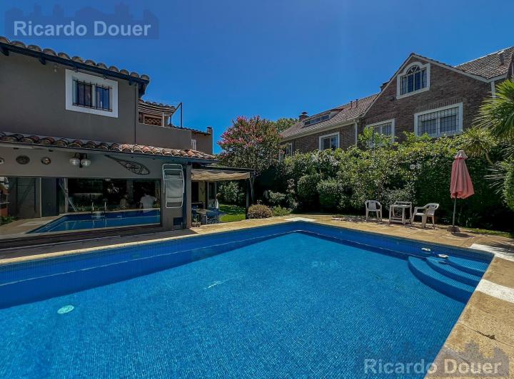 Casa · 228m² · 6 Ambientes · 1 Cochera
