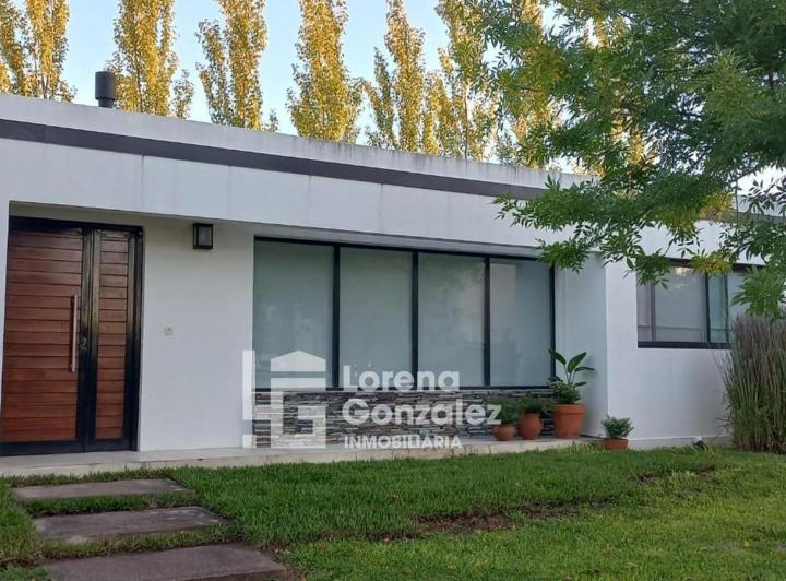Casa · 180m² · 4 Ambientes · 1 Cochera