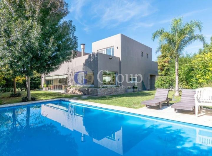 Casa · 199m² · 6 Ambientes · 4 Cocheras