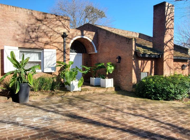Casa · 220m² · 5 Ambientes