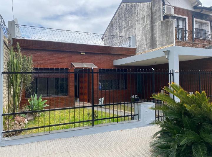 Casa · 350m² · 4 Ambientes · 1 Cochera