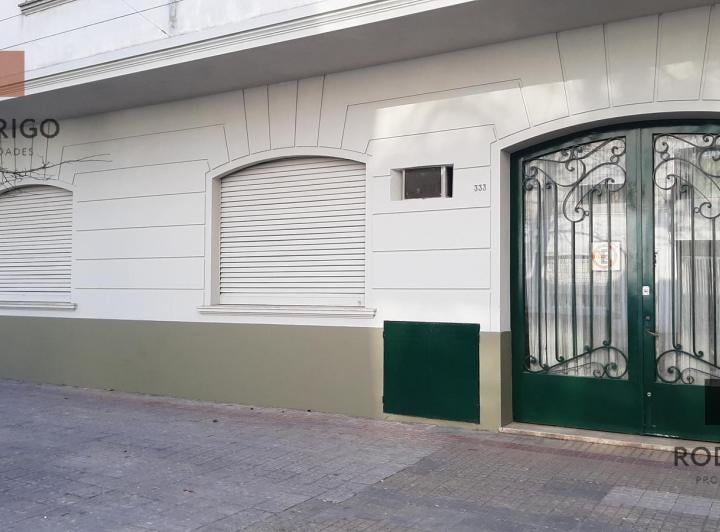 Casa · 240m² · 4 Ambientes · 1 Cochera
