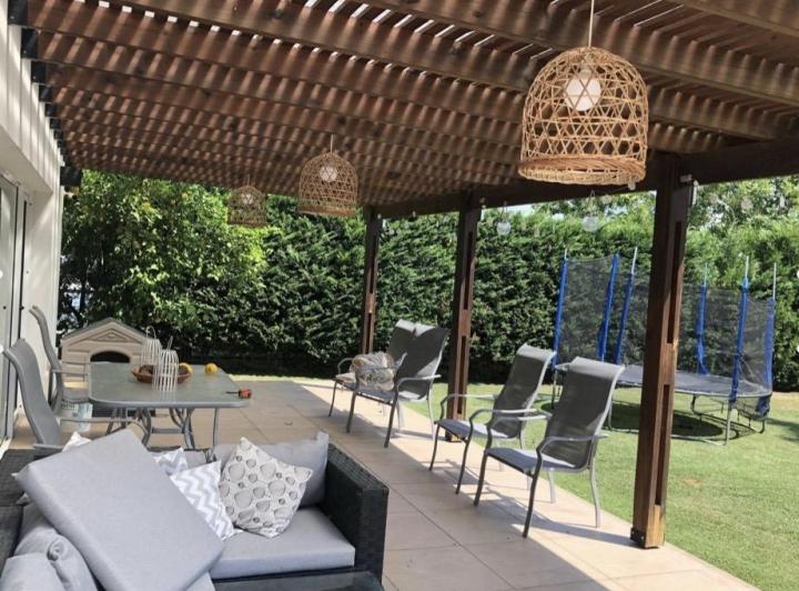 Casa · 220m² · 5 Ambientes · 4 Cocheras