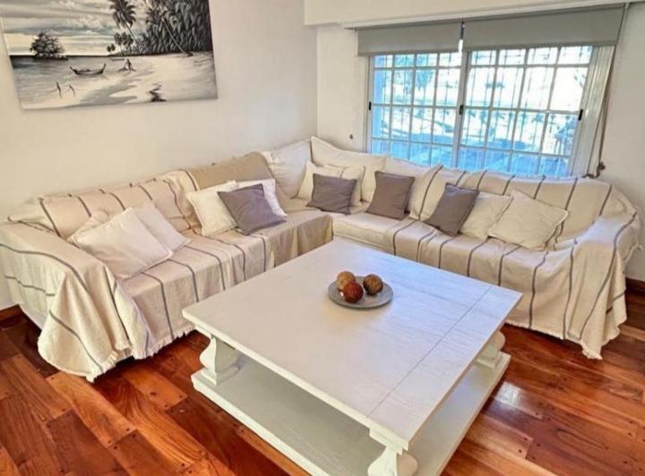 Casa · 196m² · 6 Ambientes · 1 Cochera