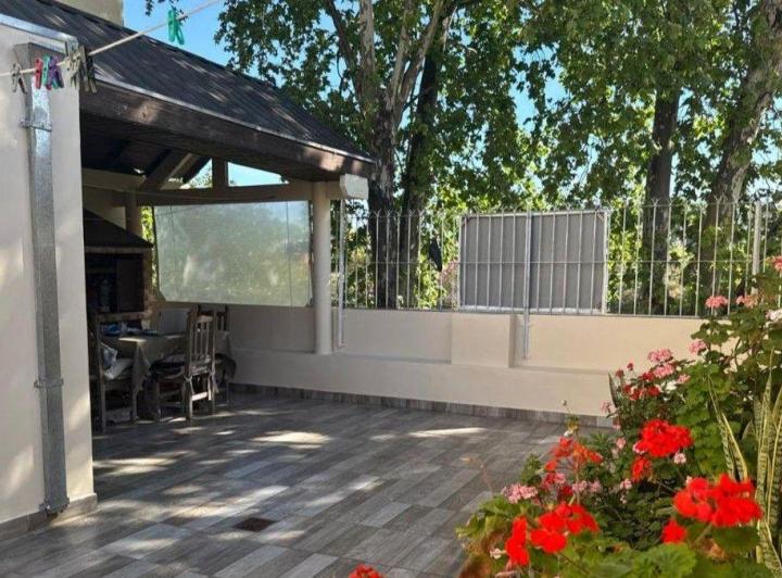 Casa · 196m² · 6 Ambientes · 1 Cochera