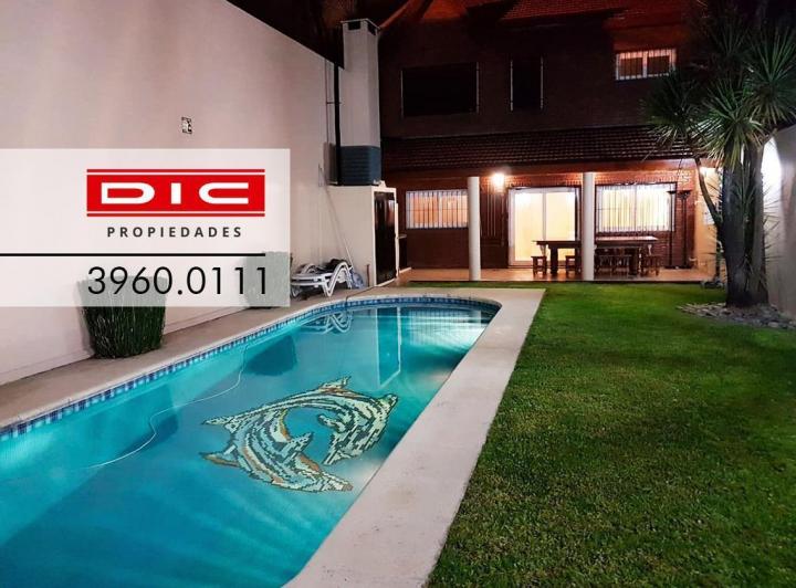 Casa · 220m² · 5 Ambientes · 2 Cocheras